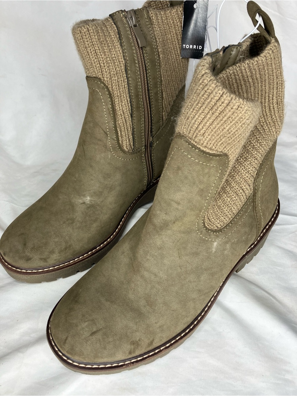 Torrid sweater cuffed Chelsea boots NWT 8.5